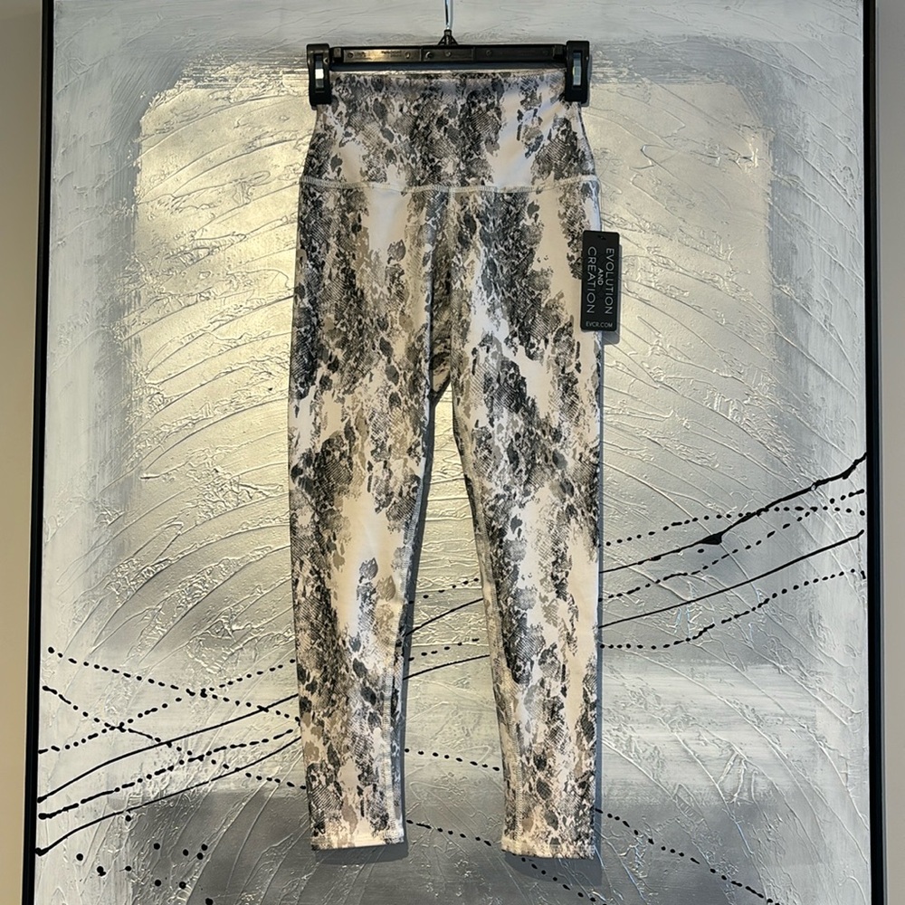 Evolution And Creation Cropped Leggings Size XS Snakeskin Print